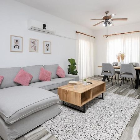 Beautiful Apartment In Harbour Paphos, Central & Close To Beach ภายนอก รูปภาพ