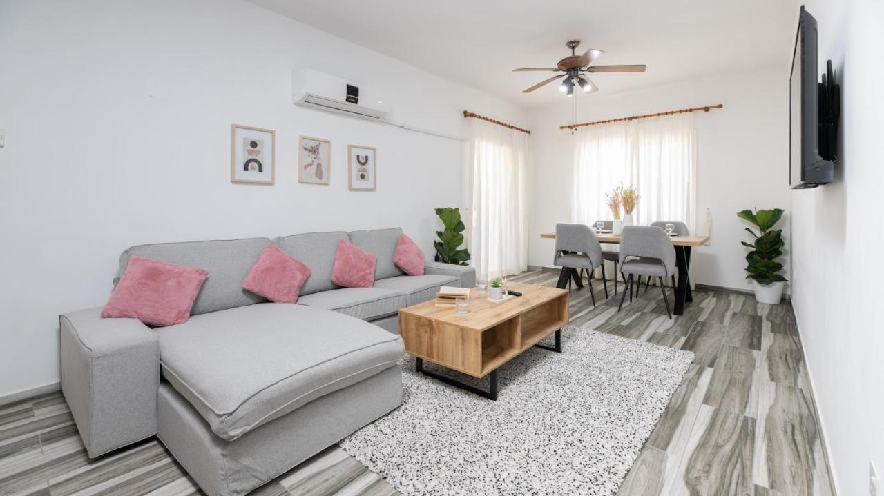 Beautiful Apartment In Harbour Paphos, Central & Close To Beach ภายนอก รูปภาพ