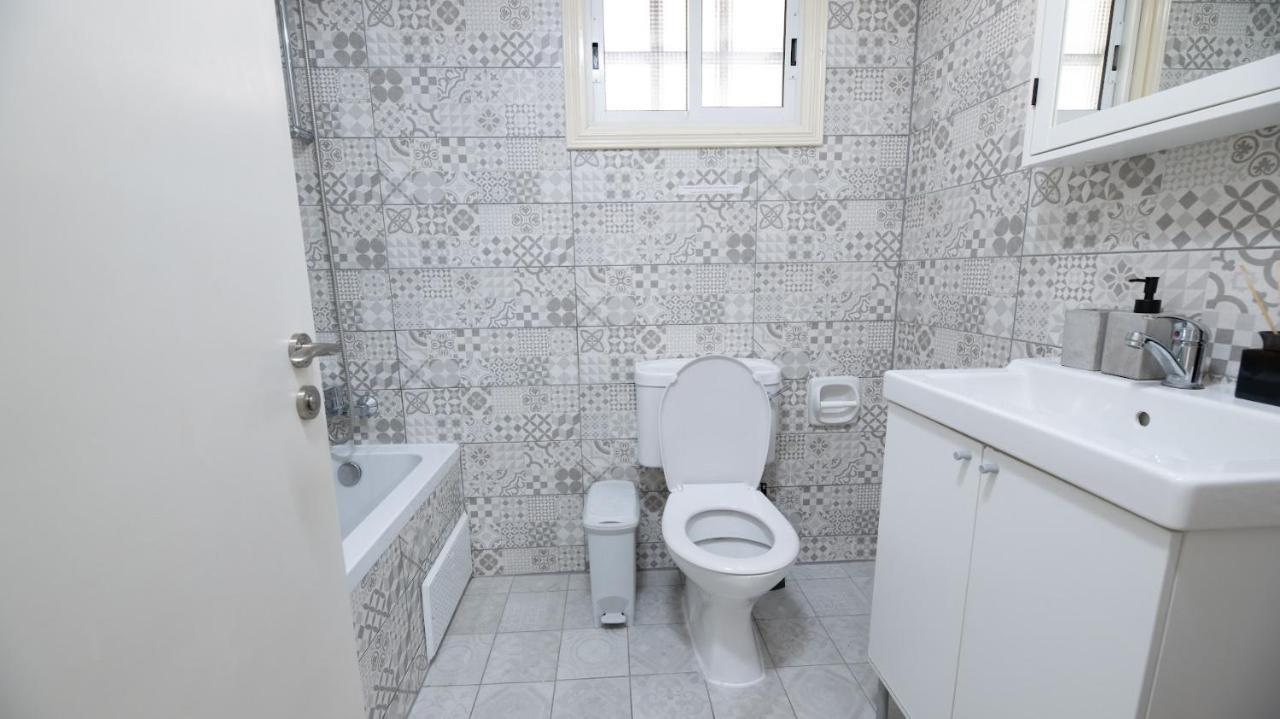 Beautiful Apartment In Harbour Paphos, Central & Close To Beach ภายนอก รูปภาพ