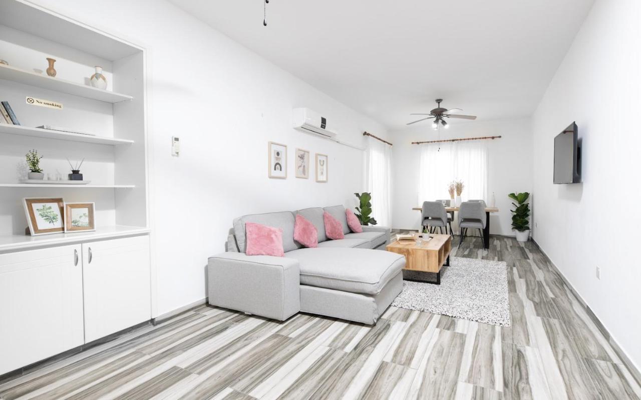 Beautiful Apartment In Harbour Paphos, Central & Close To Beach ภายนอก รูปภาพ